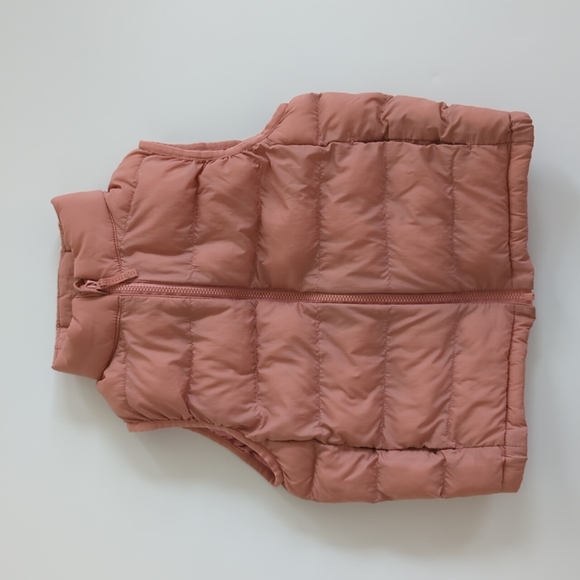 Uniqlo Other - Uniqlo Vest Size 3-4